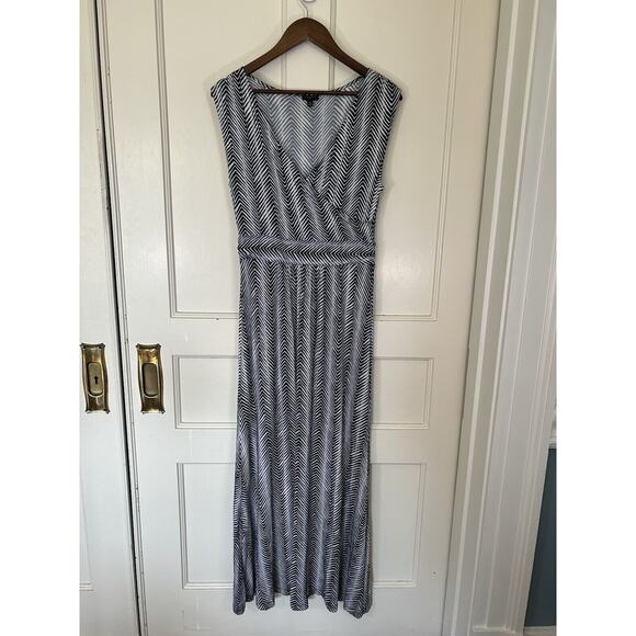 Talbots Jersey Maxi Dress Womens Size MP Navy White Striped Zig Zag Classic - Picture 1 of 9